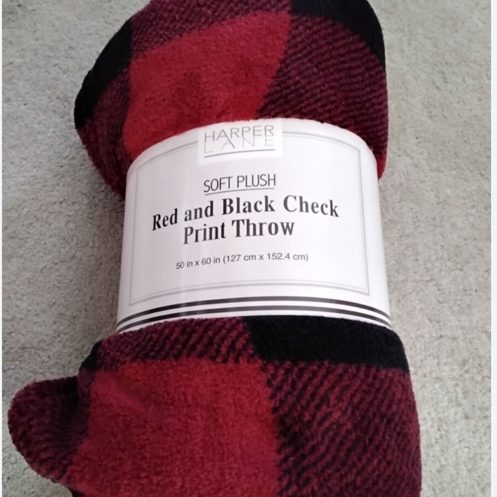 Harper Lane Red and Black Check Print Throw. NWT‎